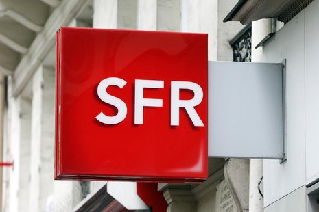 The logo of French mobile phone operator SFR is seen on a shop in Paris August 29, 2013. REUTERS/Charles Platiau The logo of French mobile phone operator SFR is seen on a shop in Paris August 29, 2013. REUTERS/Charles Platiau
