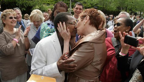 Vernita Gray (L) and Pat Ewert kiss after their Civil Union ceremony in Chicago, in this file photo from June 2, 2011. REUTERS/John Gress Vernita Gray (L) and Pat Ewert kiss after their Civil Union ceremony in Chicago, in this file photo from June 2, 2011. REUTERS/John Gress