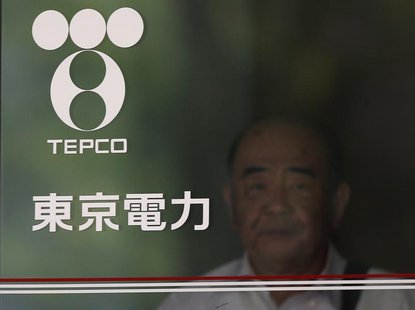 A man walking out is seen past Tokyo Electric Power Co (TEPCO)'s logo at the company headquarters in Tokyo July 19, 2012. REUTERS/Yuriko Nak A man walking out is seen past Tokyo Electric Power Co (TEPCO)'s logo at the company headquarters in Tokyo July 19, 2012. REUTERS/Yuriko Nak