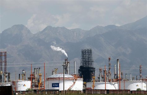 A refinery of petrol company YPF is seen in Lujan De Cuyo, in the Andean Argentine province of Mendoza January 22, 2013. REUTERS/Enrique Mar A refinery of petrol company YPF is seen in Lujan De Cuyo, in the Andean Argentine province of Mendoza January 22, 2013. REUTERS/Enrique Mar