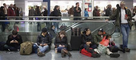 . Travelers sit and wait at Penn Station in New York, November 26, 2013.
CREDIT: REUTERS/CARLO ALLEGRI . Travelers sit and wait at Penn Station in New York, November 26, 2013.
CREDIT: REUTERS/CARLO ALLEGRI
