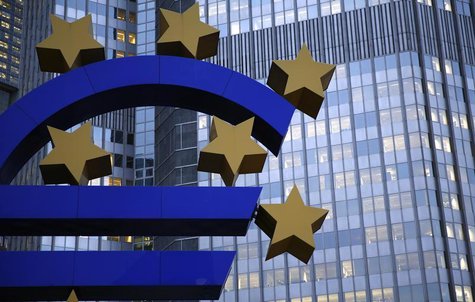 The euro sculpture is seen outside the headquarters of the European Central Bank (ECB) in Frankfurt, November 5, 2013. REUTERS/Kai Pfaffenba The euro sculpture is seen outside the headquarters of the European Central Bank (ECB) in Frankfurt, November 5, 2013. REUTERS/Kai Pfaffenba