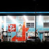 A Delek petrol station is seen near the southern city of Ashdod July 27, 2011. REUTERS/Amir Cohen A Delek petrol station is seen near the southern city of Ashdod July 27, 2011. REUTERS/Amir Cohen
