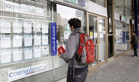 A man checks job offers outside a recruitment agency in downtown Milan April 3, 2012. REUTERS/Alessandro Garofalo A man checks job offers outside a recruitment agency in downtown Milan April 3, 2012. REUTERS/Alessandro Garofalo