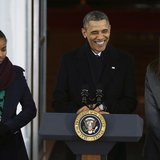 U.S. President Barack Obama and his daughters Malia (R) and Sasha (L) appear at the North Portico of the White House to pardon the annual Pr U.S. President Barack Obama and his daughters Malia (R) and Sasha (L) appear at the North Portico of the White House to pardon the annual Pr