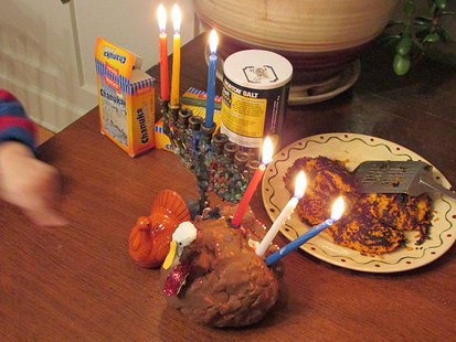 Menurkey and sweet potato latkes for Thanksgivukkah (Photo from: ISTJonathan/Creative Commons). Menurkey and sweet potato latkes for Thanksgivukkah (Photo from: ISTJonathan/Creative Commons).