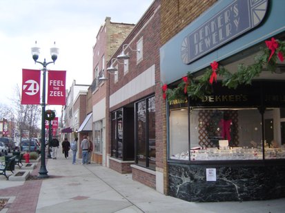 Zeeland Christmas outside of Dekker's Jewelery copyright 2013 Midwest Communications, Inc. Zeeland Christmas outside of Dekker's Jewelery copyright 2013 Midwest Communications, Inc.