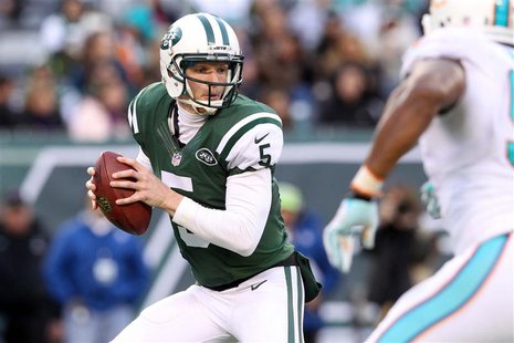 Dec 1, 2013; East Rutherford, NJ, USA; New York Jets quarterback Matt Simms (5) drops back to pass against the Miami Dolphins during the thi Dec 1, 2013; East Rutherford, NJ, USA; New York Jets quarterback Matt Simms (5) drops back to pass against the Miami Dolphins during the thi
