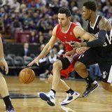 Nov 29, 2013; Sacramento, CA, USA; Los Angeles Clippers shooting guard J.J. Redick (4) controls the ball against Sacramento Kings shooting g Nov 29, 2013; Sacramento, CA, USA; Los Angeles Clippers shooting guard J.J. Redick (4) controls the ball against Sacramento Kings shooting g