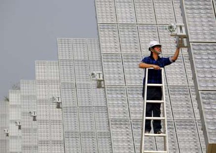 An online marketplace will allow U.S. homeowners to weigh options for going solar as easily as they can compare prices for airline tickets. REUTERS/Nicky Loh (TAIWAN - Tags: ENERGY BUSINESS ENVIRONMENT IMAGES OF THE DAY) An online marketplace will allow U.S. homeowners to weigh options for going solar as easily as they can compare prices for airline tickets. REUTERS/Nicky Loh (TAIWAN - Tags: ENERGY BUSINESS ENVIRONMENT IMAGES OF THE DAY)