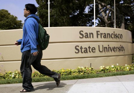 A student walks on the campus of San Francisco State University in San Francisco, California June 30, 2009. REUTERS/Robert Galbraith A student walks on the campus of San Francisco State University in San Francisco, California June 30, 2009. REUTERS/Robert Galbraith