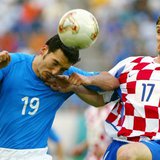 Italy's Gianluca Zambrotta (L) is challenged by Croatia's Robert Jarni (R) during their group G World Cup Finals soccer match in Ibaraki Sta Italy's Gianluca Zambrotta (L) is challenged by Croatia's Robert Jarni (R) during their group G World Cup Finals soccer match in Ibaraki Sta