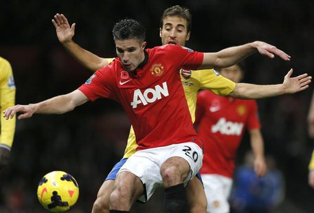 Arsenal's Mathieu Flamini challenges Manchester United's Robin van Persie (L) during their English Premier League soccer match at Old Traffo Arsenal's Mathieu Flamini challenges Manchester United's Robin van Persie (L) during their English Premier League soccer match at Old Traffo