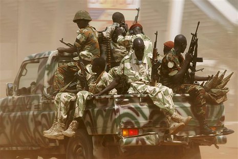 Seleka soldiers patrol in Bangui December 3, 2013. REUTERS/Emmanuel Braun Seleka soldiers patrol in Bangui December 3, 2013. REUTERS/Emmanuel Braun