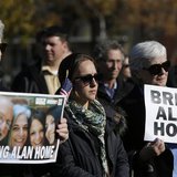 Demonstrators gather during a rally for U.S. detainee Alan Gross in Lafayette Square in Washington December 3, 2013. REUTERS/Gary Cameron Demonstrators gather during a rally for U.S. detainee Alan Gross in Lafayette Square in Washington December 3, 2013. REUTERS/Gary Cameron