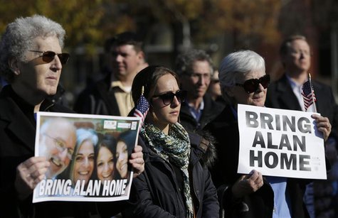 Demonstrators gather during a rally for U.S. detainee Alan Gross in Lafayette Square in Washington December 3, 2013. REUTERS/Gary Cameron Demonstrators gather during a rally for U.S. detainee Alan Gross in Lafayette Square in Washington December 3, 2013. REUTERS/Gary Cameron