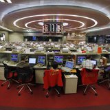 Floor traders work during afternoon trading at the Hong Kong Stock Exchange November 6, 2013. REUTERS/Bobby Yip Floor traders work during afternoon trading at the Hong Kong Stock Exchange November 6, 2013. REUTERS/Bobby Yip