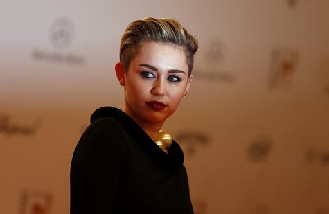 U.S. singer singer Miley Cyrus arrives on the red carpet for the Bambi 2013 media awards ceremony in Berlin November 14, 2013. REUTERS/Tobia U.S. singer singer Miley Cyrus arrives on the red carpet for the Bambi 2013 media awards ceremony in Berlin November 14, 2013. REUTERS/Tobia