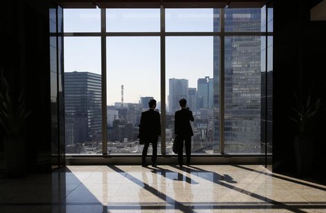 Businessmen are seen inside a high-rise office building in Tokyo November 21, 2013. REUTERS/Issei Kato Businessmen are seen inside a high-rise office building in Tokyo November 21, 2013. REUTERS/Issei Kato