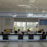 Clerks wait for customers inside Wenzhou Private Lending Service Center, in Wenzhou, Zhejiang province October 25, 2013. REUTERS/Wildau Gabr Clerks wait for customers inside Wenzhou Private Lending Service Center, in Wenzhou, Zhejiang province October 25, 2013. REUTERS/Wildau Gabr