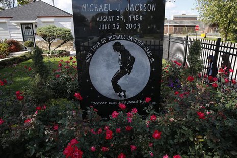Two boys look through the fence surrounding the childhood home of singer Michael Jackson in Gary, Indiana, October 23, 2013. REUTERS/Jim You Two boys look through the fence surrounding the childhood home of singer Michael Jackson in Gary, Indiana, October 23, 2013. REUTERS/Jim You