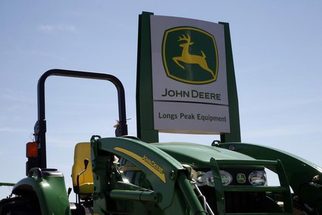 A new John Deere tractor waits for a buyer at a dealer in Longmont, Colorado August 18, 2010. REUTERS/Rick Wilking A new John Deere tractor waits for a buyer at a dealer in Longmont, Colorado August 18, 2010. REUTERS/Rick Wilking