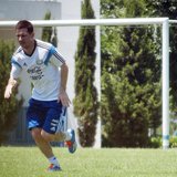 Argentine striker Lionel Messi jogs during a training session in Buenos Aires December 2, 2013. REUTERS/Maria Pirsch (ARGENTINA - Tags: SPOR Argentine striker Lionel Messi jogs during a training session in Buenos Aires December 2, 2013. REUTERS/Maria Pirsch (ARGENTINA - Tags: SPOR