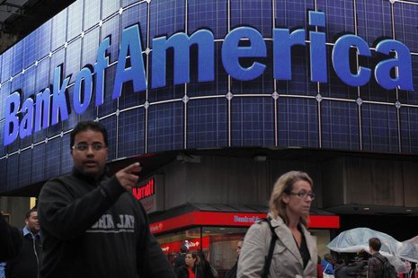 People walk next to a Bank of America's branch in New York October 24, 2012. REUTERS/Eduardo Munoz People walk next to a Bank of America's branch in New York October 24, 2012. REUTERS/Eduardo Munoz
