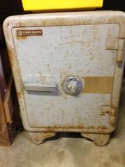 Badger safe looks similar to this one but in much better condition Badger safe looks similar to this one but in much better condition