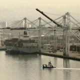 A tug boat passes in front of a freighter at the Port of Oakland in Oakland, California November 12, 2013. REUTERS/Robert Galbraith A tug boat passes in front of a freighter at the Port of Oakland in Oakland, California November 12, 2013. REUTERS/Robert Galbraith