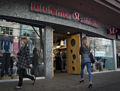 A customer enters the Lululemon store in downtown Vancouver, British Columbia November 8, 2013. REUTERS/Andy Clark A customer enters the Lululemon store in downtown Vancouver, British Columbia November 8, 2013. REUTERS/Andy Clark