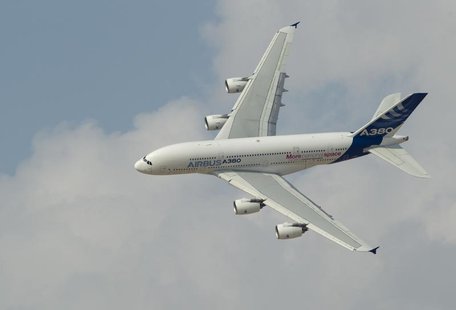 An Airbus A380, the world's largest passenger jet, flies during the Dubai Airshow November 18, 2013. REUTERS/Caren Firouz An Airbus A380, the world's largest passenger jet, flies during the Dubai Airshow November 18, 2013. REUTERS/Caren Firouz