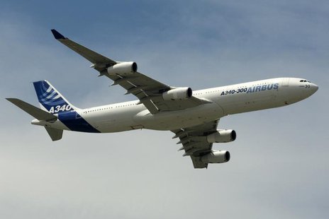 An Airbus A340-300 takes part in a flying display during the 48th Paris Air Show at the Le Bourget airport near Paris, June 17, 2009. REUTER An Airbus A340-300 takes part in a flying display during the 48th Paris Air Show at the Le Bourget airport near Paris, June 17, 2009. REUTER