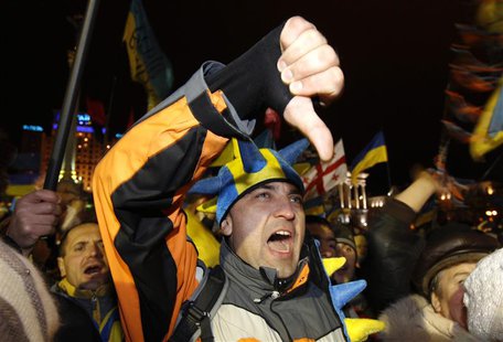 Protesters react during an opposition meeting at Independence square in Kiev, December 5, 2013. REUTERS/Vasily Fedosenko Protesters react during an opposition meeting at Independence square in Kiev, December 5, 2013. REUTERS/Vasily Fedosenko