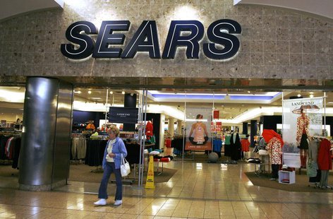 A customer leaves the Sears store in Denver February 26, 2009. REUTERS/Rick Wilking A customer leaves the Sears store in Denver February 26, 2009. REUTERS/Rick Wilking