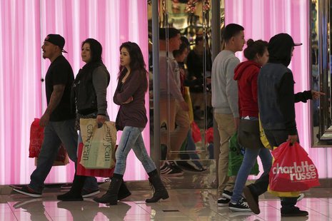 Shoppers walk inside the Glendale Galleria in Glendale, California November 29, 2013. REUTERS/Jonathan Alcorn Shoppers walk inside the Glendale Galleria in Glendale, California November 29, 2013. REUTERS/Jonathan Alcorn
