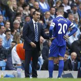 Everton's manager Roberto Martinez (L) talks with Ross Barkley during their English Premier League soccer match against Manchester City at t Everton's manager Roberto Martinez (L) talks with Ross Barkley during their English Premier League soccer match against Manchester City at t