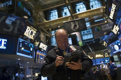 Traders work on the floor of the New York Stock Exchange December 6, 2013. REUTERS/Brendan McDermid Traders work on the floor of the New York Stock Exchange December 6, 2013. REUTERS/Brendan McDermid