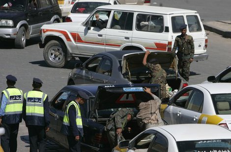 Police troopers inspect cars at a checkpoint near the Defence Ministry compound in Sanaa December 7, 2013. REUTERS/Khaled Abdullah Police troopers inspect cars at a checkpoint near the Defence Ministry compound in Sanaa December 7, 2013. REUTERS/Khaled Abdullah