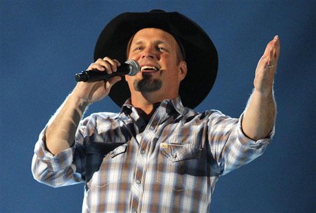 Garth Brooks sings at the 48th ACM Awards in Las Vegas in this file photo taken April 7, 2013. REUTERS/Mario Anzuoni Garth Brooks sings at the 48th ACM Awards in Las Vegas in this file photo taken April 7, 2013. REUTERS/Mario Anzuoni