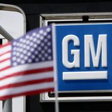 The U.S. flag flies at the Burt GM auto dealer in Denver June 1, 2009. REUTERS/Rick Wilking The U.S. flag flies at the Burt GM auto dealer in Denver June 1, 2009. REUTERS/Rick Wilking