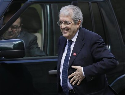The Italian Economy Minister, Fabrizio Saccomanni, arrives at the G7 Finance Ministers meeting in Aylesbury, southern England May 10, 2013. The Italian Economy Minister, Fabrizio Saccomanni, arrives at the G7 Finance Ministers meeting in Aylesbury, southern England May 10, 2013.