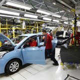 Workers assemble a new Hyundai i10 car at the Hyundai Assan car plant in Izmit, western Turkey, September 26, 2013. REUTERS/Murad Sezer Workers assemble a new Hyundai i10 car at the Hyundai Assan car plant in Izmit, western Turkey, September 26, 2013. REUTERS/Murad Sezer