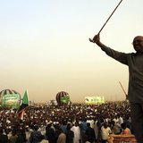 President Omar Hassan al-Bashir addresses a crowd in North Khartoum, June 8, 2013. REUTERS/Stringer ( President Omar Hassan al-Bashir addresses a crowd in North Khartoum, June 8, 2013. REUTERS/Stringer (