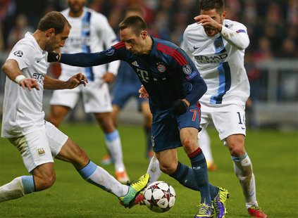 Bayern Munich's Franck Ribery is stopped by Manchester City's Pablo Zabaleta (L) and Javi Garcia during their Champions League Group D socce Bayern Munich's Franck Ribery is stopped by Manchester City's Pablo Zabaleta (L) and Javi Garcia during their Champions League Group D socce