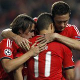 Benfica's Lima (L) is congratulated by team mates after scoring a penalty against Paris St Germain during their Champions League soccer matc Benfica's Lima (L) is congratulated by team mates after scoring a penalty against Paris St Germain during their Champions League soccer matc