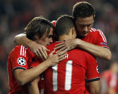 Benfica's Lima (L) is congratulated by team mates after scoring a penalty against Paris St Germain during their Champions League soccer matc Benfica's Lima (L) is congratulated by team mates after scoring a penalty against Paris St Germain during their Champions League soccer matc