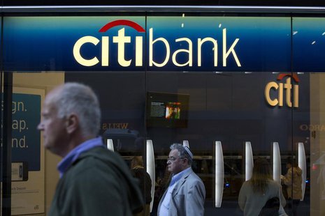 People walk past a Citibank branch in New York October 15, 2013. REUTERS/Andrew Kelly People walk past a Citibank branch in New York October 15, 2013. REUTERS/Andrew Kelly