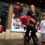 Joanne Bryant, 35, (2nd R) shops with Cariann Bryant, 8, (L) and Katie Sack, 8, at The Grove mall in Los Angeles November 26, 2013. REUTERS/ Joanne Bryant, 35, (2nd R) shops with Cariann Bryant, 8, (L) and Katie Sack, 8, at The Grove mall in Los Angeles November 26, 2013. REUTERS/