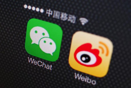 A picture illustration shows icons of WeChat and Weibo app in Beijing, December 5, 2013. REUTERS/Petar Kujundzic A picture illustration shows icons of WeChat and Weibo app in Beijing, December 5, 2013. REUTERS/Petar Kujundzic